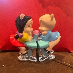 Vintage Ceramic Warner Bros. Slat & Pepper Shaker Piglet Couple